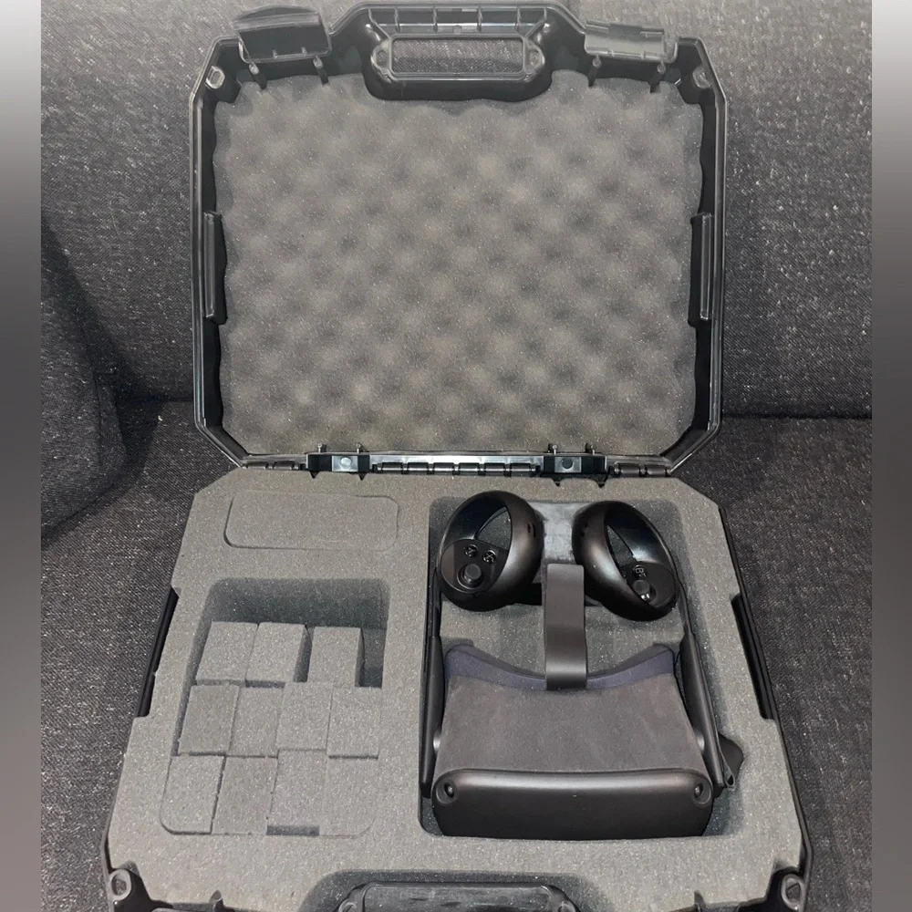 Meta Oculus 64 GB with 2 controllers